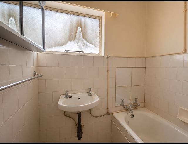2 BEDROOM APARTMENT FOR SALE IN VEREENIGING CENTRAL